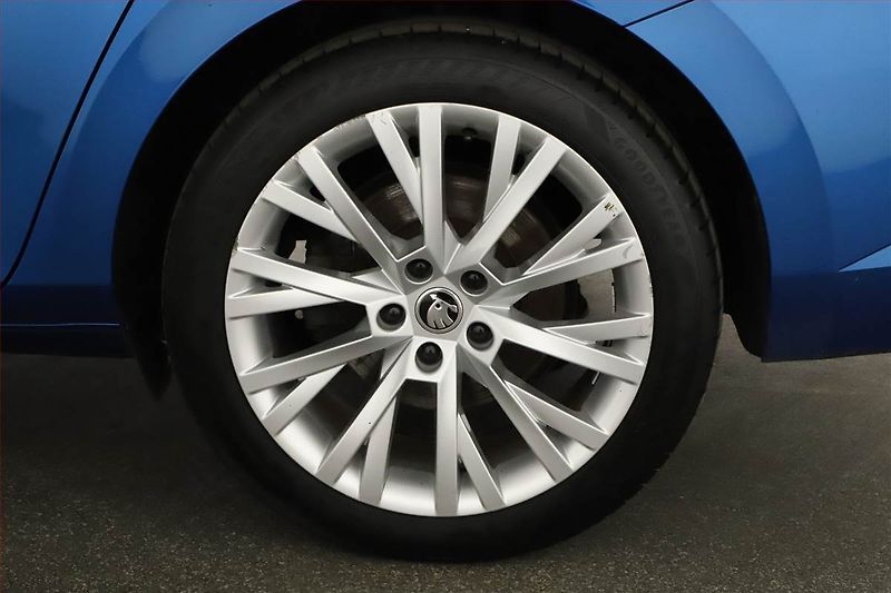 Škoda Superb (2022) Style iV 1.4 TSI PHEV - fotka 19 z 19