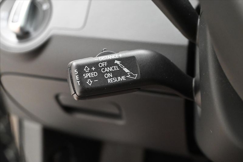 Volkswagen Passat 2,0 TDI 103 kW Business Editio - fotka 23 z 31
