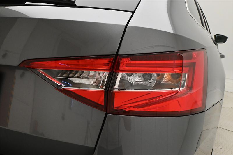 Škoda Superb 2,0 TDI 110kW DSG Style Záruka - fotka 23 z 24