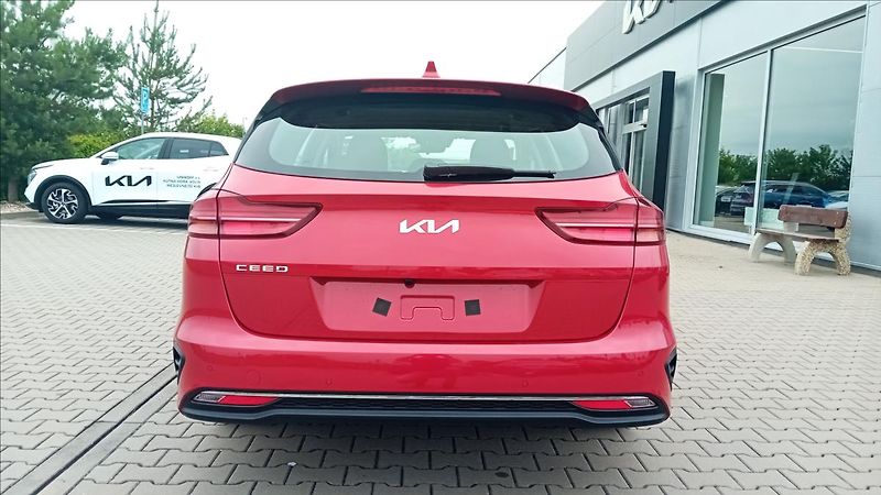 Kia Ceed 1,5 SW T-GDi 7DCT SPIN - fotka 5 z 13