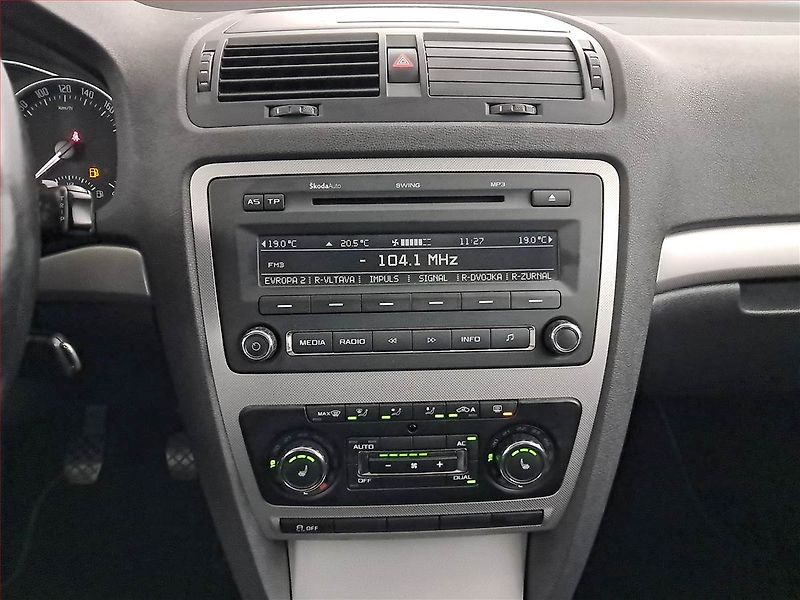 Škoda Octavia (2012) 1.4 TSI, rezervace - fotka 12 z 17