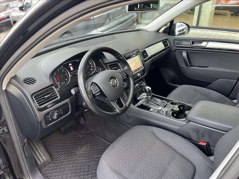 Volkswagen Touareg 3,0 TDI  V6 150 kW DSG 4M - fotka 10 z 36