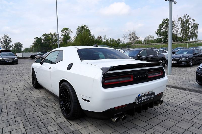 Dodge Challenger 5.7L V8 Hemi/Shaker/kůže/375 P - fotka 4 z 41