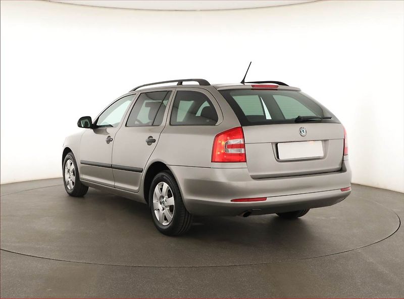 Škoda Octavia (2012) 2.0 TDI, Tempomat - fotka 4 z 13