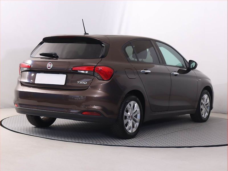 Fiat Tipo (2017) 1.4 16V, Serv.kniha, Navi - fotka 5 z 17