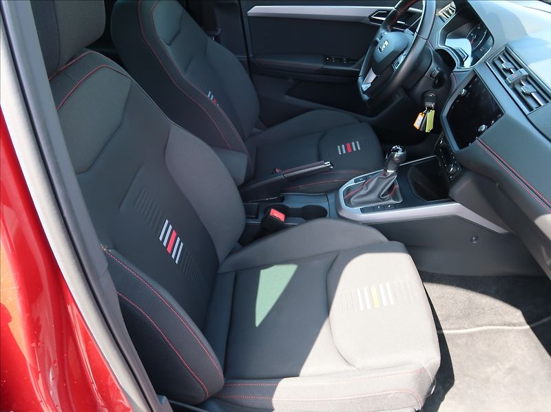 Seat Arona 1,6 TDI,85kW,FR,navi,aut.klima - fotka 14 z 28