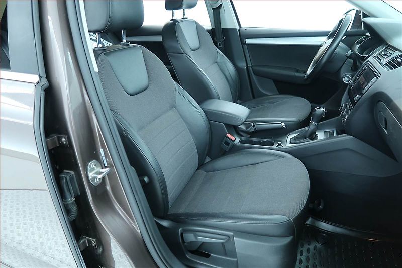 Škoda Octavia (2016) 1.6 TDI, Automat, Navi, Xenony - fotka 9 z 25