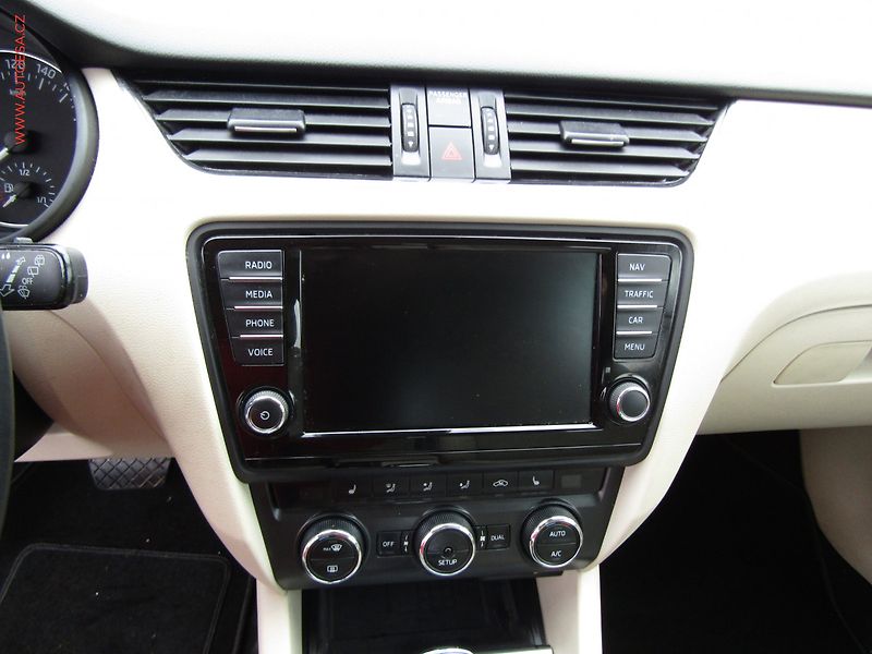 Škoda Octavia (2013) 1.4 TSi, Elegance, DSG, bixen - fotka 14 z 20