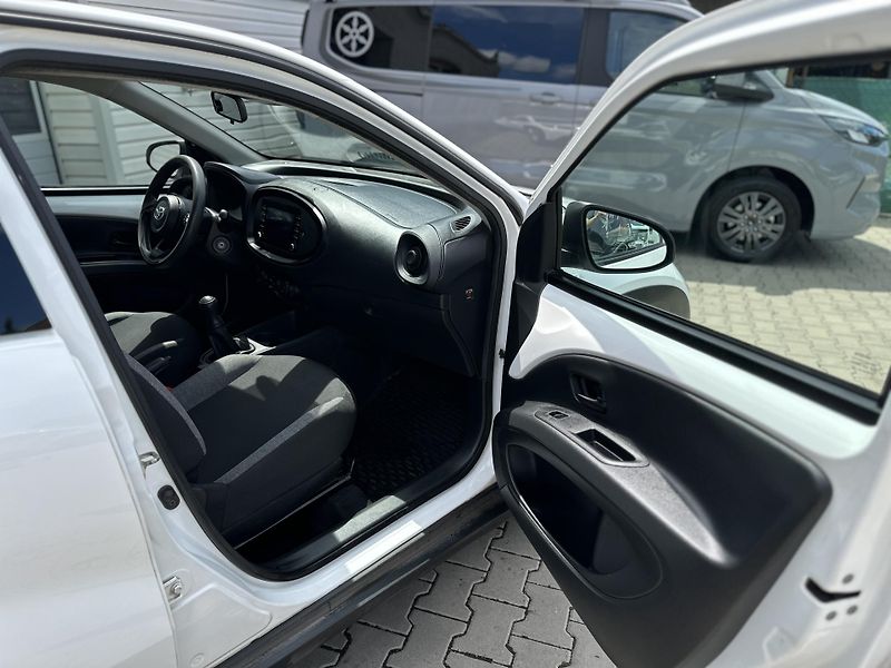 Toyota Aygo X-1.0i-53KW-KLIMA-Č.R.-DPH - fotka 9 z 27
