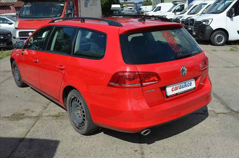Volkswagen Passat (2012) VARIANT 1,6 TDI - fotka 6 z 24