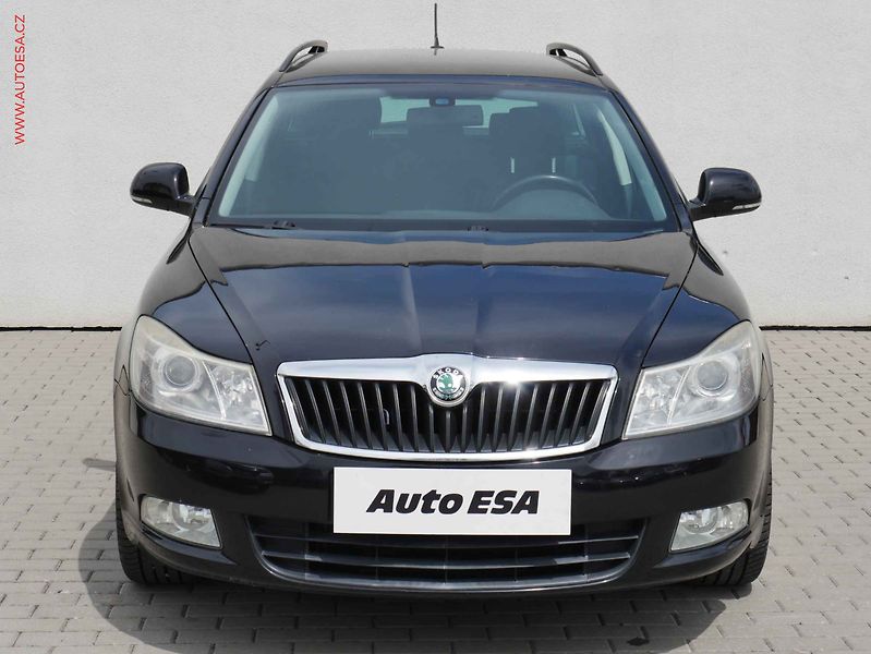Škoda Octavia (2010) 1.6TDi, Navi, xenon - fotka 2 z 18