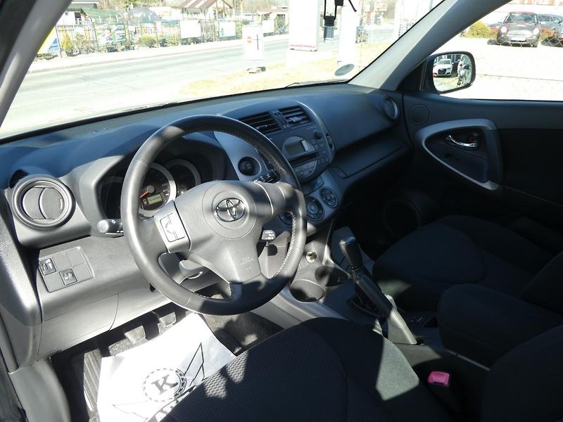 Toyota RAV4 (2006) 2.0i 112kW REZERVOVANO - fotka 8 z 28