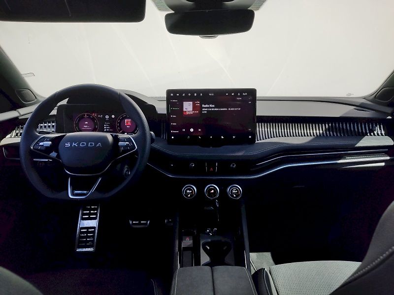 Škoda Superb (2025) iV SportLine 1,5 Tsi 150 Kw DS - fotka 5 z 44