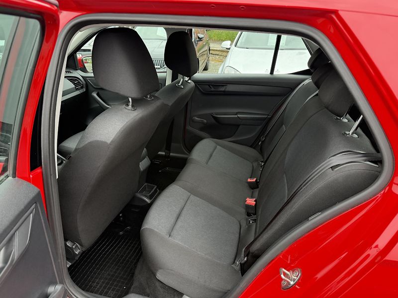 Škoda Fabia 1.0 MPI Cool Plus - fotka 9 z 13