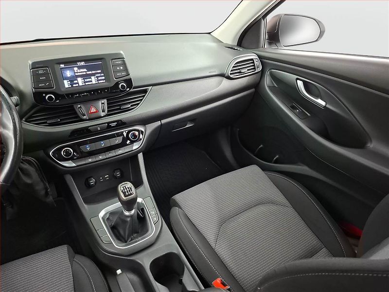 Hyundai i30 (2018) 1.6 CRDi, Tempomat - fotka 8 z 17