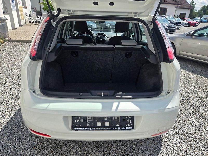 Fiat Punto (2012) 1.4 i Velmi pěkné - fotka 11 z 18