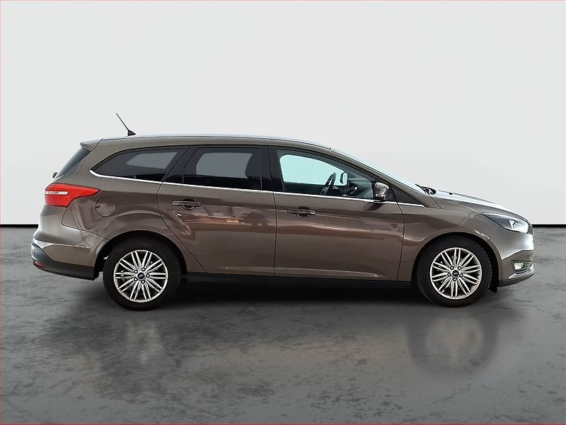 Ford Focus (2018) 1.0 EcoBoost, Tempomat - fotka 6 z 14