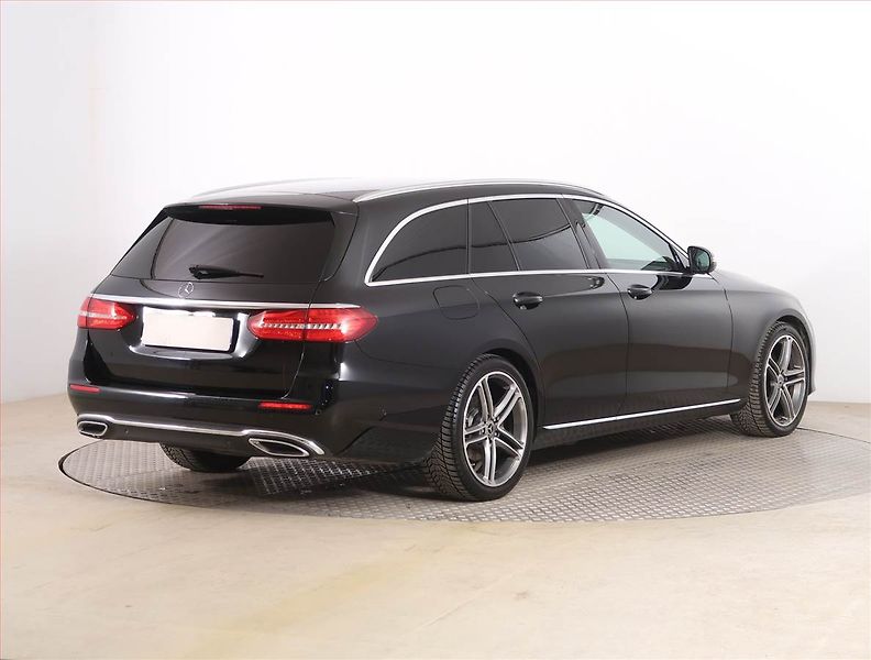 Mercedes-Benz Třídy E (2018) Avantgarde E 300 d - fotka 5 z 23