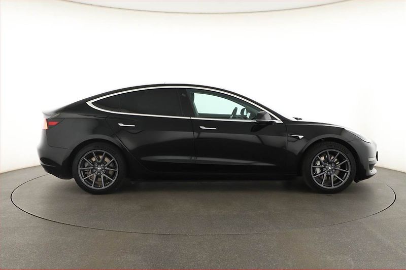 Tesla Model 3 (2019) Long Range 4WD 78kWh, SoH 78% - fotka 6 z 20