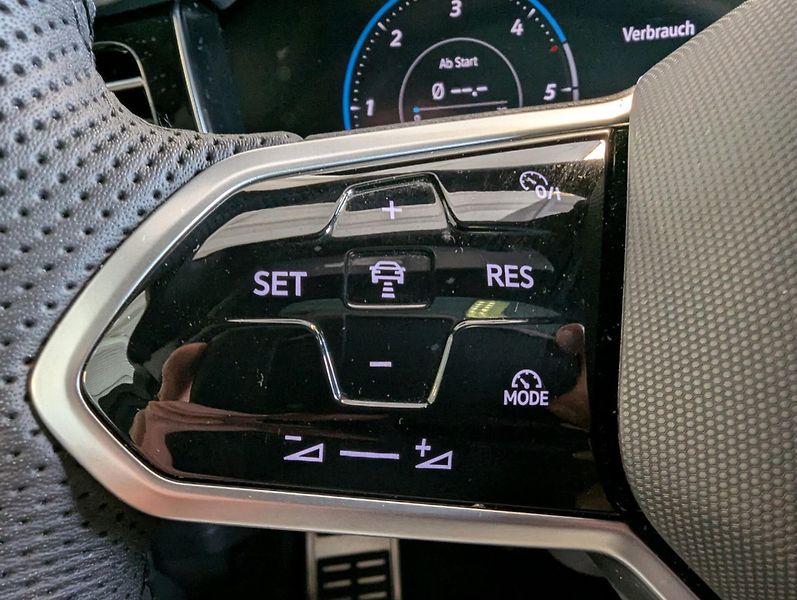 Volkswagen Touareg TDI 210kW R-Line Vzduch Pano H - fotka 20 z 27