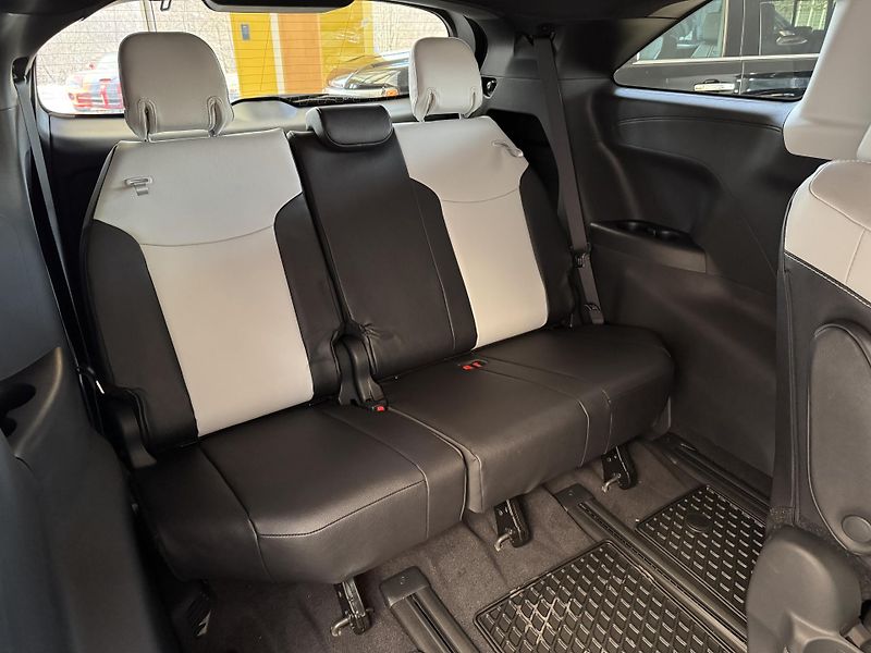 Toyota Sienna XSE 2,5 HEV AWD - fotka 18 z 46