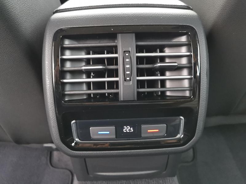 Volkswagen Passat HIGHLINE*110KW*LED*ALCANTARA* - fotka 43 z 85