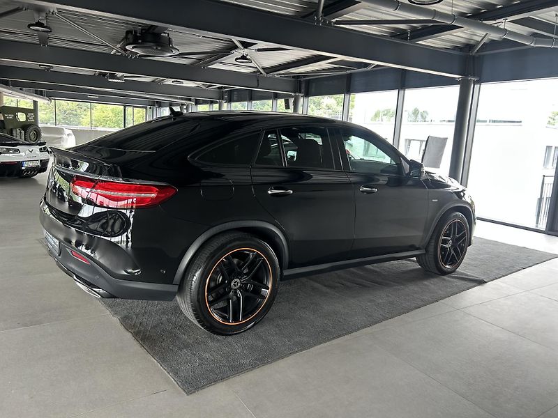 Mercedes-Benz GLE (2019) 400 4M coupé - fotka 9 z 33