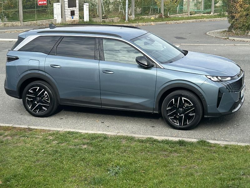 Peugeot 5008 (2025) ALLURE hybrid eDCS6 7míst 1maj - fotka 9 z 36