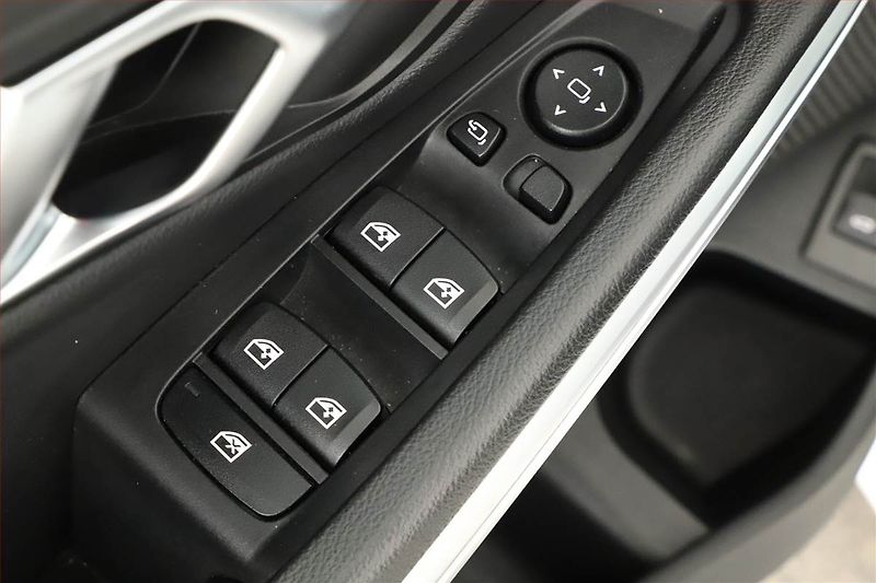BMW Řada 3 (2023) 320 d xDrive - fotka 9 z 20