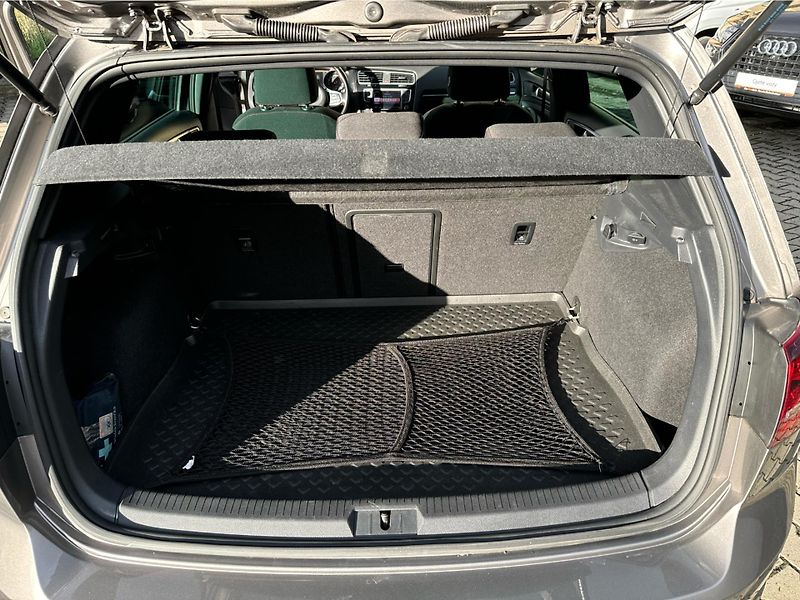 Volkswagen Golf Perfomace 2.0TSI 169 KW - fotka 14 z 25