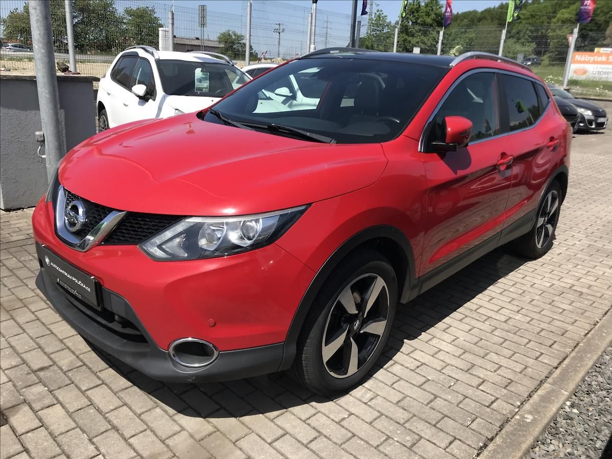 Nissan Qashqai 1,6 96kw   PANORAM