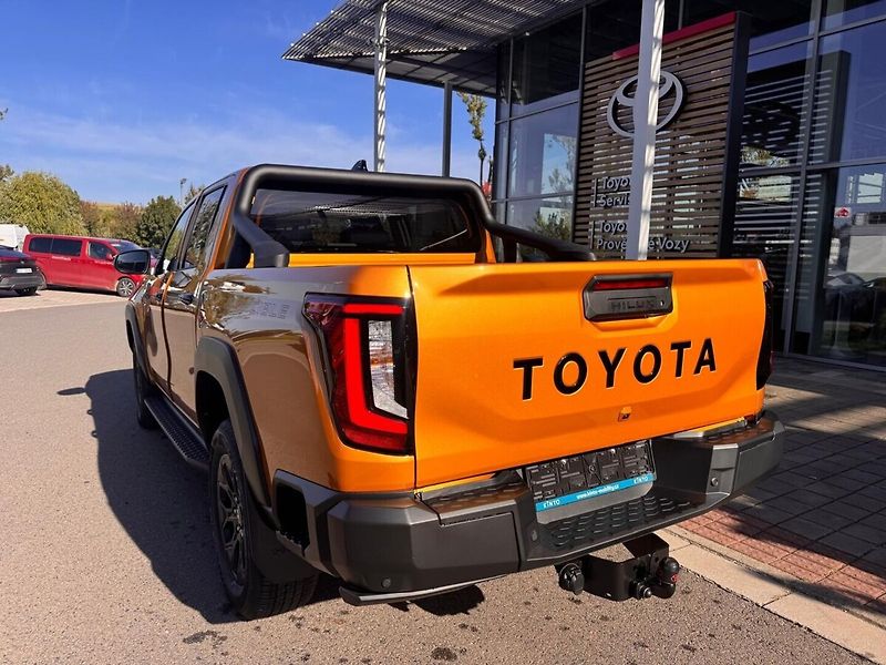Toyota Hilux 2.8 Invincible - fotka 6 z 13