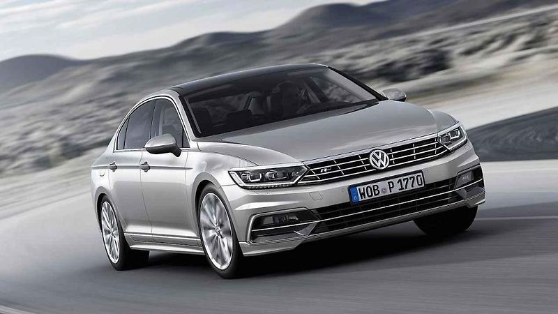 Volkswagen Passat s pořadovým číslem 4 dealeři prodávali mezi roky 1993 až 1996
