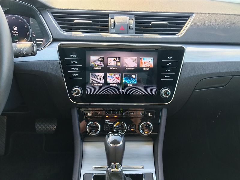Škoda Superb 2.0TDI 110kW, DSG tažné - fotka 16 z 38