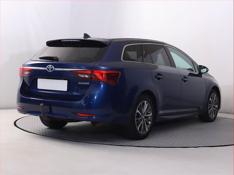 Toyota Avensis (2016) 2.0 D-4D, Serv.kniha, Navi - fotka 5 z 18