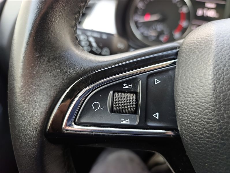 Škoda Fabia 1,0 MPi Klimatizace Tempomat - fotka 28 z 32