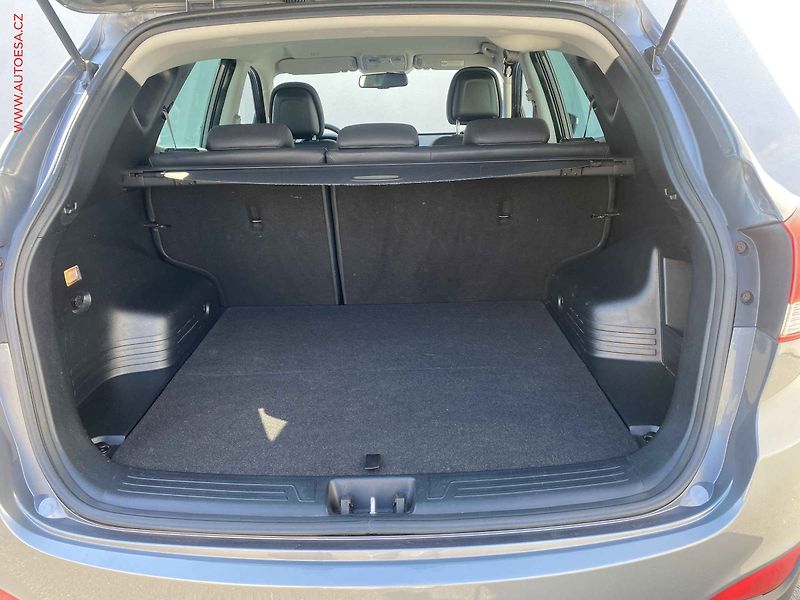 Hyundai ix35 (2013) 1.6 GDi 2WD, AC, park.čidla - fotka 7 z 16