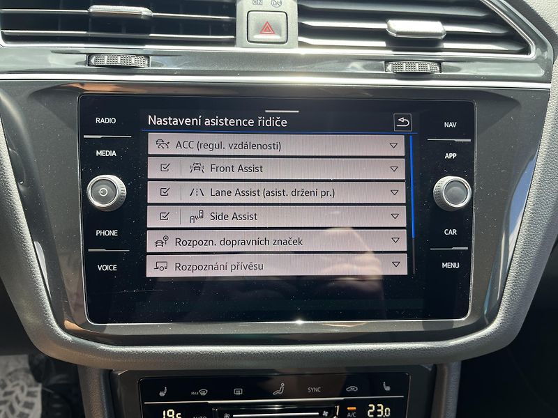 Volkswagen Tiguan 2,0TDI 147kW 4MOTION DSG Busin - fotka 18 z 24