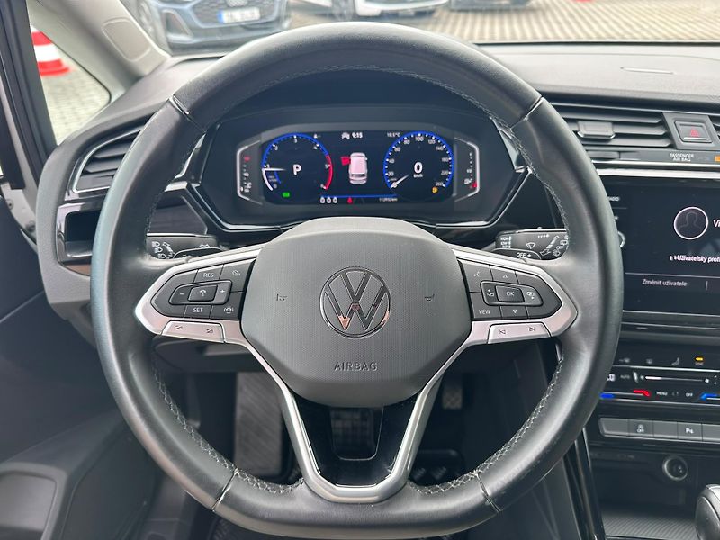 Volkswagen Touran 2.0 TDI 110kW DSG Highline - fotka 10 z 16