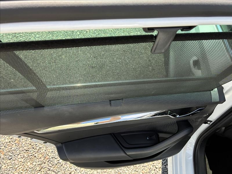 Škoda Octavia 2,0 TAŽNÉ,KŮŽE,HEAD-UP - fotka 13 z 38