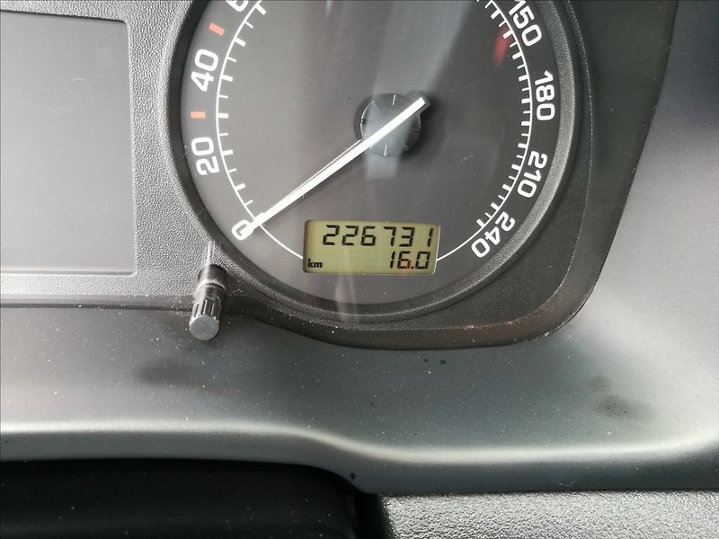 Škoda Octavia 1,6 i Tour kombi klima - fotka 6 z 14