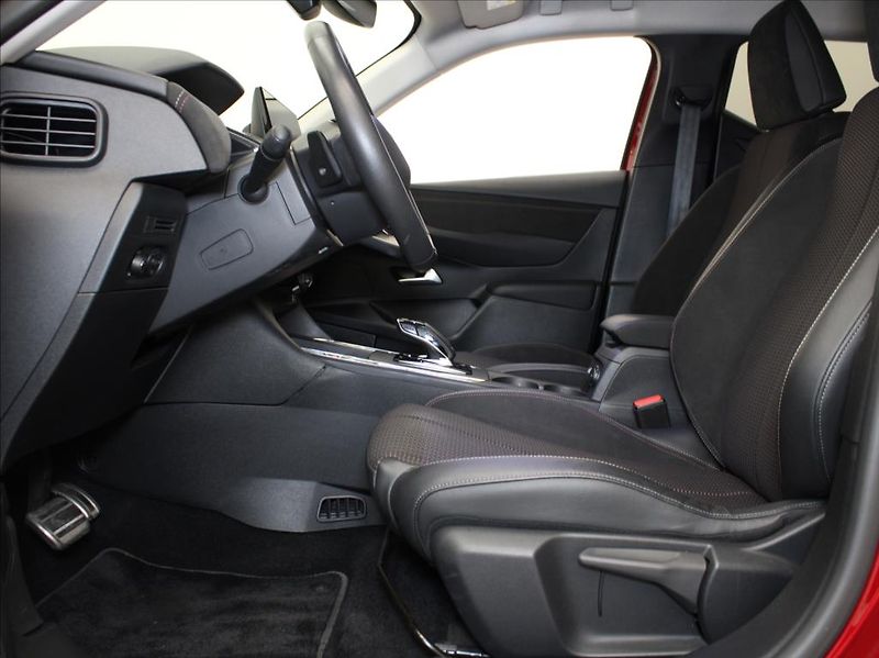 DS Automobiles DS3 Crossback 1,2 Hybrid 145k. Performace ČR - fotka 6 z 24