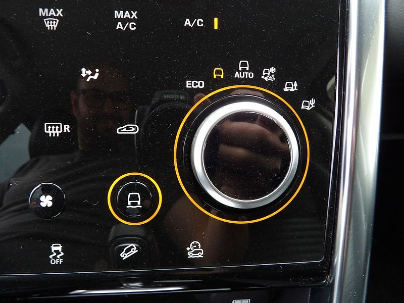 Land Rover Discovery Sport D150 S AWD A/T 7míst Tažné DPH - fotka 12 z 35