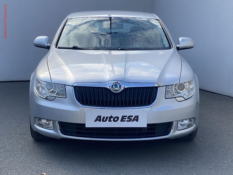 Škoda Superb (2012) 2.0 TDi, Ambition - fotka 2 z 16