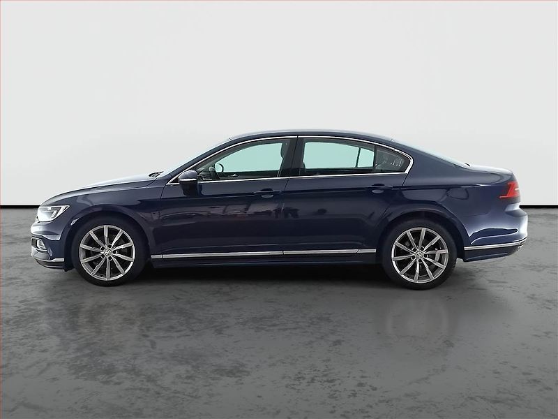 Volkswagen Passat (2018) R-Line 2.0 TDI, Kůže, Tempomat - fotka 3 z 19
