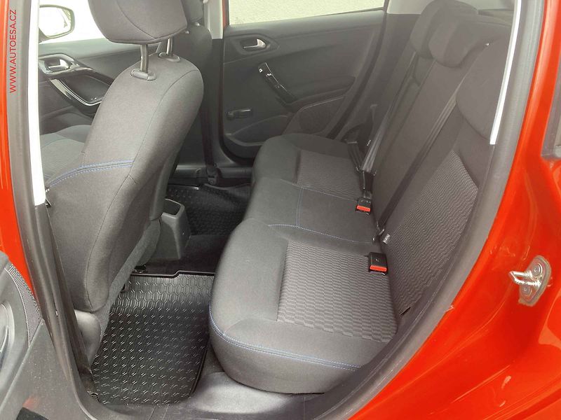 Peugeot 208 (2018) 1.2 PT, Style, kamera - fotka 10 z 15