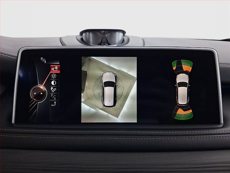 BMW X5 (2014) M Paket xDrive30d - fotka 20 z 23