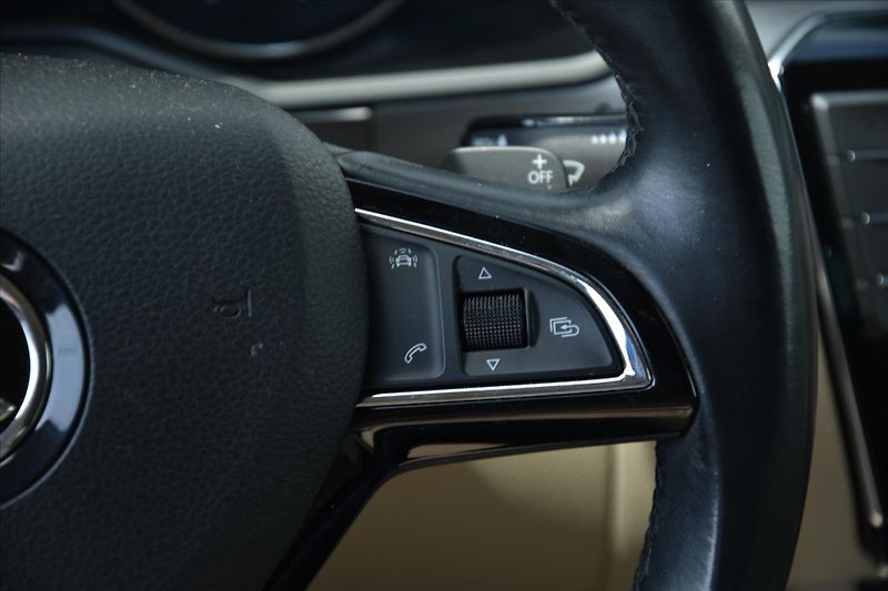 Škoda Superb 2.0 TSI 206kW DSG 4x4 STYLE ČR - fotka 17 z 33