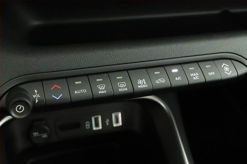 Jeep Avenger (2024) Altitude 1.2 Turbo - fotka 11 z 17
