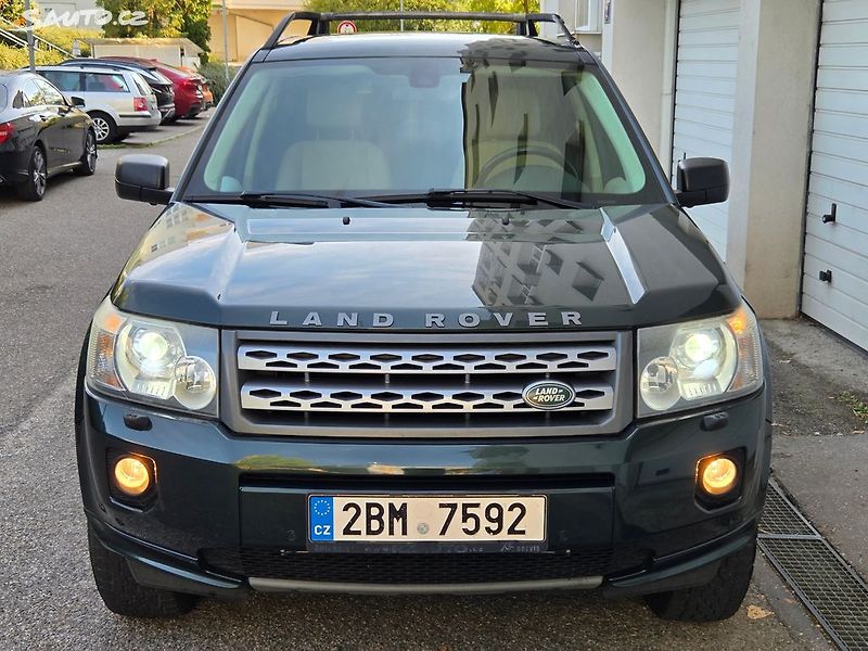 Land Rover Freelander (2012) 2.2 TD4 4x4 Manuál Tažné 2t. - fotka 12 z 29